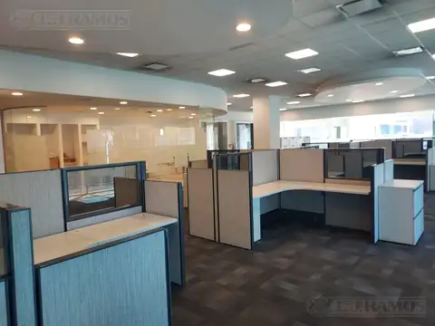 Oficina en Alquiler con 9 cocheras