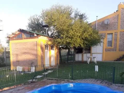 Alquiler - Casa quinta con pileta y amplio terreno! Gualeguaychú e/ Lonne y Ruta 11