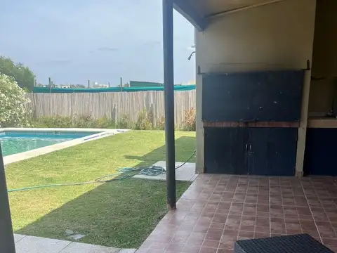 CASA CON PILETA ALQUILER CANNING BARRIO CERRADO