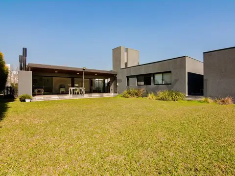 Los Caracoles y Av. del Lago , Piso 0