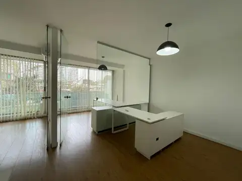 Oficina 3 ambientes con 2 baños