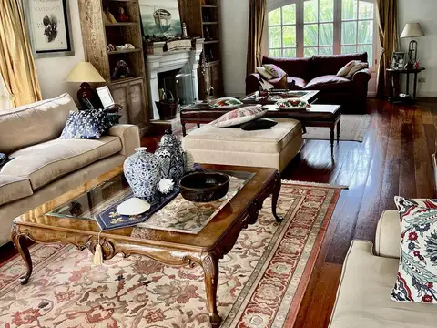 Casa 9 ambientes con 3 baños