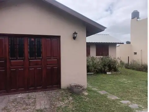 Casa 2 ambientes con 1 baño