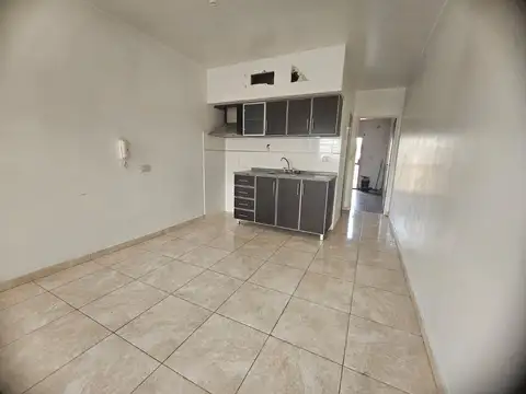 Departamento en Alquiler en Lomas Del Mirador, $ 450.000