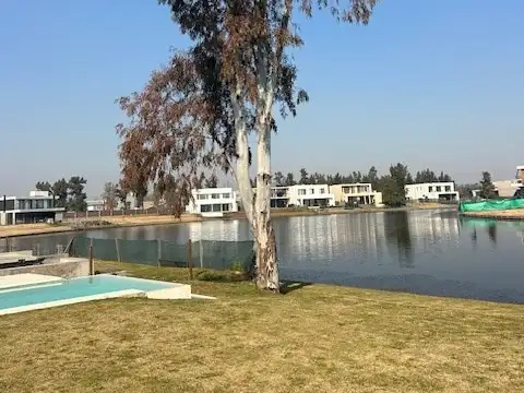 Casa en Venta en Laguna Grande, USD 550.000