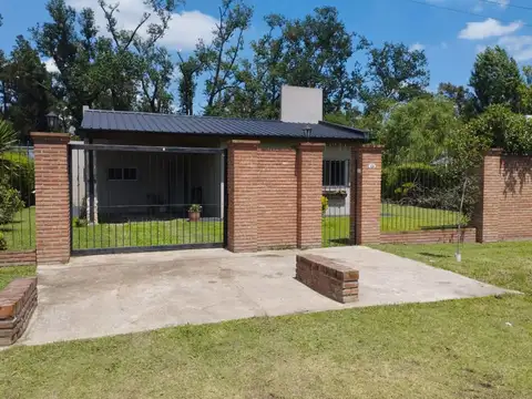 Casa 4 ambientes con 2 baños