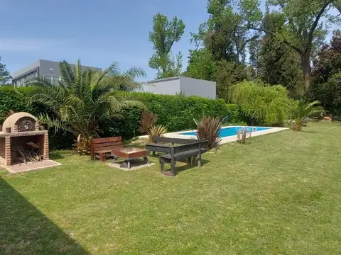 VENTA CASA 4 AMBIENTES C/PILETA GRAL RODRIGUEZ