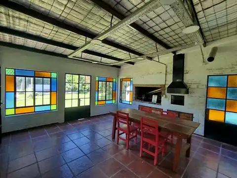 Casa 5 ambientes con 2 baños