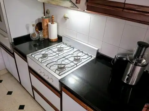 CASA  4 AMBS + DEPTO  COCHERA, PATIO Y TERRAZA LOMAS MIRADOR