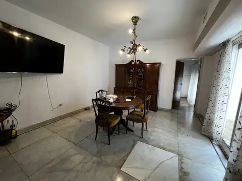 Casa 8 ambientes con 5 baños
