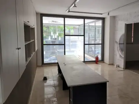 Oficina en Alquiler en Abasto, $ 650.000