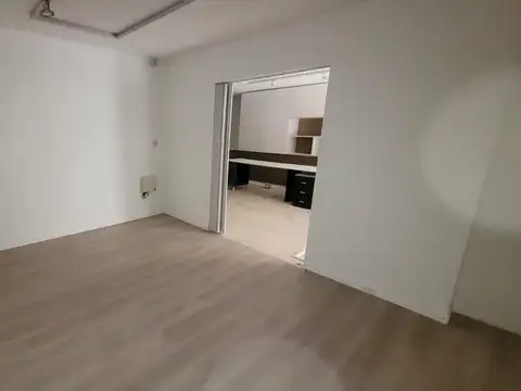 Oficina en Alquiler con 2 cocheras