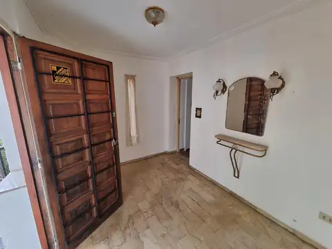 Casa 5 ambientes con 1 baño