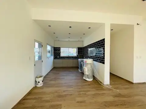 Casa en Venta con 4 cocheras