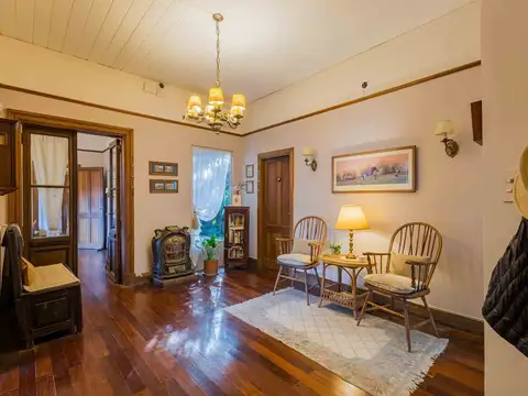 Casa 5 ambientes con 2 baños