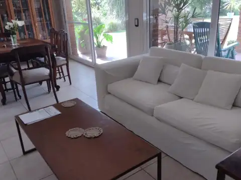 Casa en Alquiler Temporal con 5 cocheras