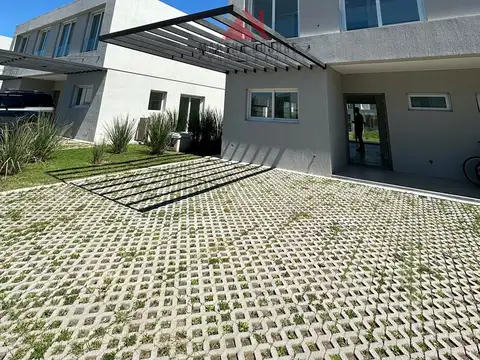 Pilara Paseo La Calesa - Townhouses 100