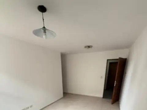 Departamento en Alquiler en Alberdi, $ 380.000