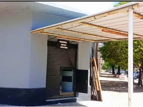 ALQUILER LOCAL EN ESQUINA, CALLE 26 Y 63.