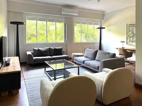 Excelente semipiso en Recoleta con vista a la Plaza