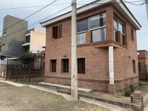 Casa 6 ambientes con 3 baños