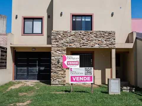 Casa moderna de 2 plantas con piscina en San José
