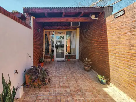 Casa de 164m² con local comercial en la mejor zona de Funes