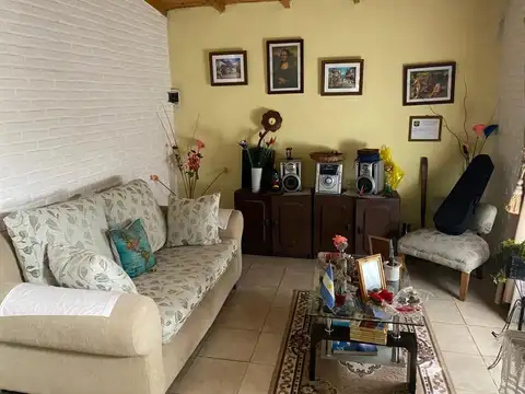 Casa 3 ambientes con 2 baños