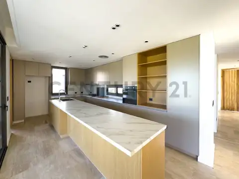 Casa en Venta con 4 cocheras