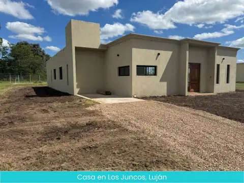 Casa En Venta En Los Juncos, Luján Con Cochera