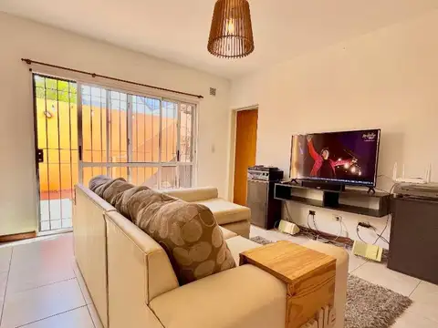 CASA DE PASILLO 2 DORMITORIOS Y PATIO