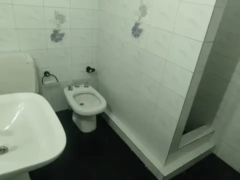 Lindo Departamento de 4 ambientes sobre avenida