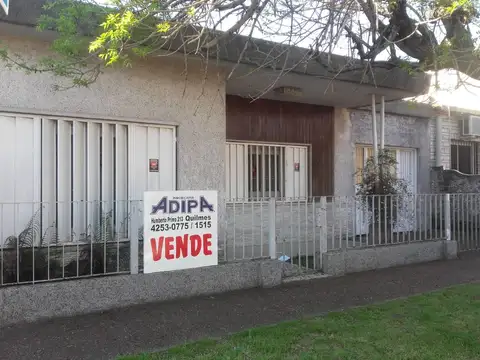 Casa en venta en Quilmes Este, Mendoza 300