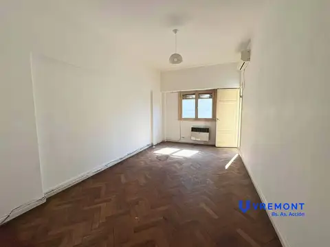 Venta de departamento 3 ambientes, con balcón cerrado, en el barrio de Congreso.