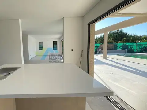 Casa 6 ambientes con 6 baños