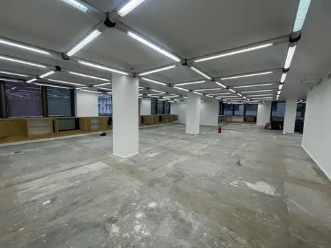 Oficina en Alquiler con 4 cocheras