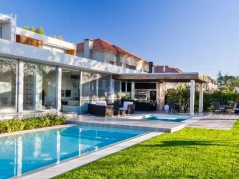 Casa venta 6 ambientes en La Lomada de Pilar lote de 1298 m2