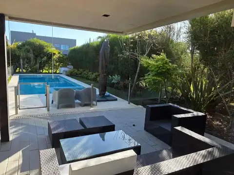 Imponente casa en alquiler en Los Castores Nordelta