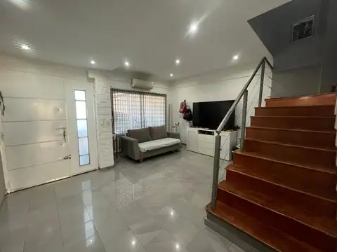Casa 3 ambientes con 2 baños