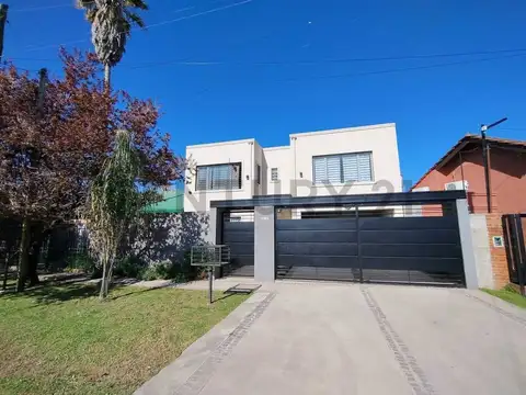 VENTA CASA en FRANCISCO ALVAREZ RESIDENCIAL- 5 AMBIENTES con PILETA Y PARQUE