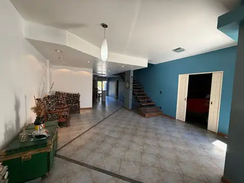 Casa 8 ambientes con 3 baños