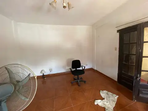 PROPIEDAD CON 2 CASAS Y 3 LOCALES EN CENTRO COMERCIAL B° INDEPENDECIA