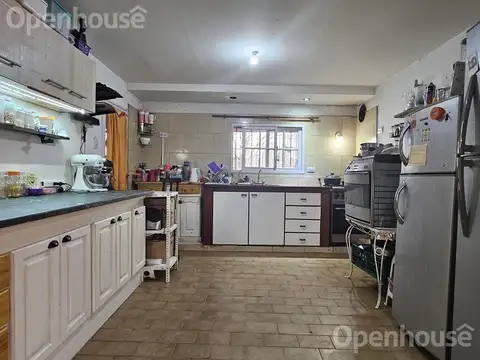 Casa 3 ambientes  en venta con retiro y jardín al fondo. EXCELENTE LOTE  MONTE GRANDE