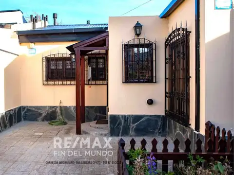 Casa 6 ambientes con 2 baños
