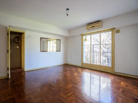 Departamento de 3 ambientes con balcón en venta en Balvanera