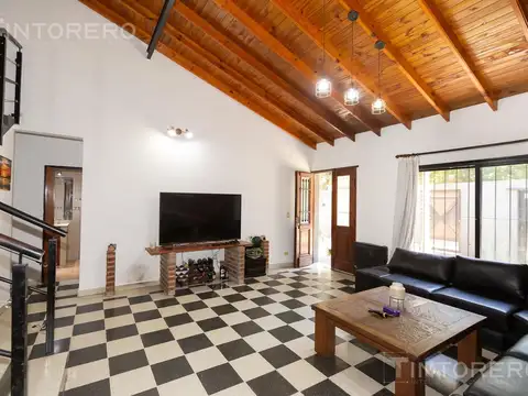 Casa en Venta con 4 cocheras