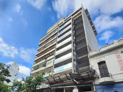Venta departamento de 2 dormitorios con patio exclusivo en centro Rosario