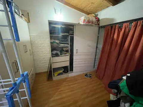 Casa en  venta  de 3 ambientes con patio y  local al frente - Bernal Oeste