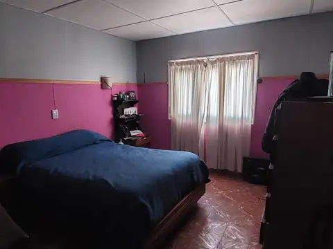 Casa 6 ambientes con 2 baños