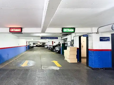 Venta cochera cubierta en Barrio Norte